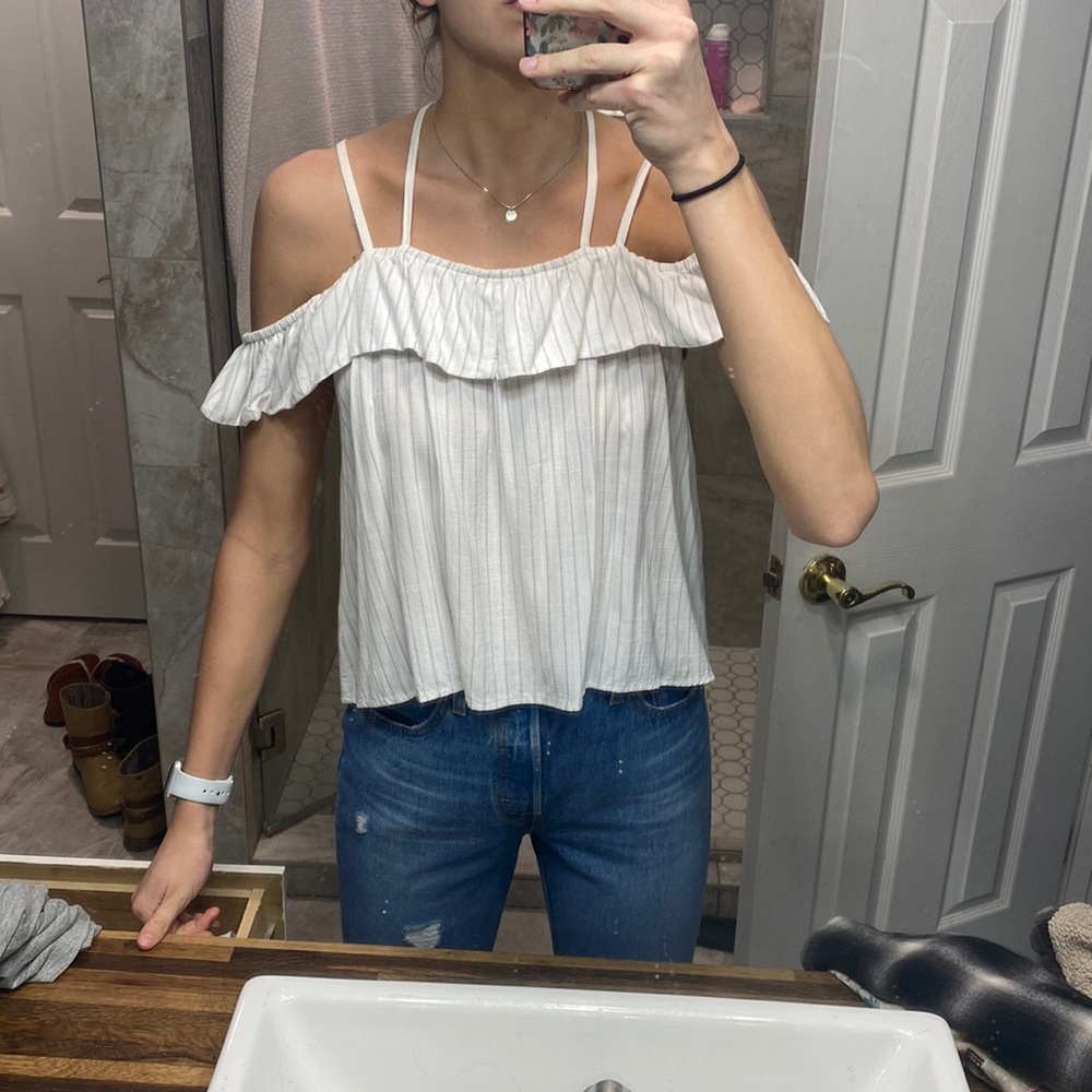 Strappy/Off-the-shoulder Top